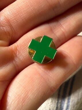 Vintage Boy Scouts small Green Cross Gold enamel Pin brooch